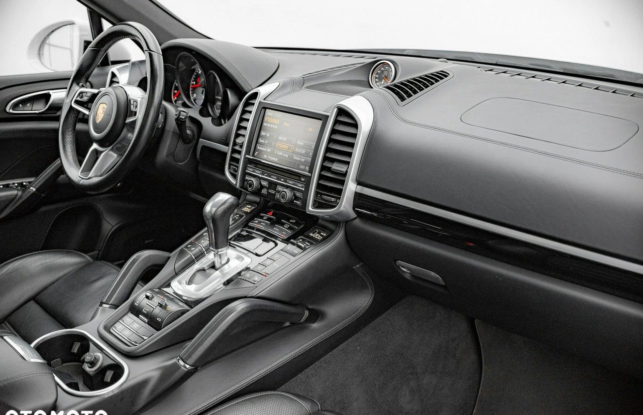 Porsche Cayenne cena 229900 przebieg: 99999, rok produkcji 2016 z Biskupiec małe 742